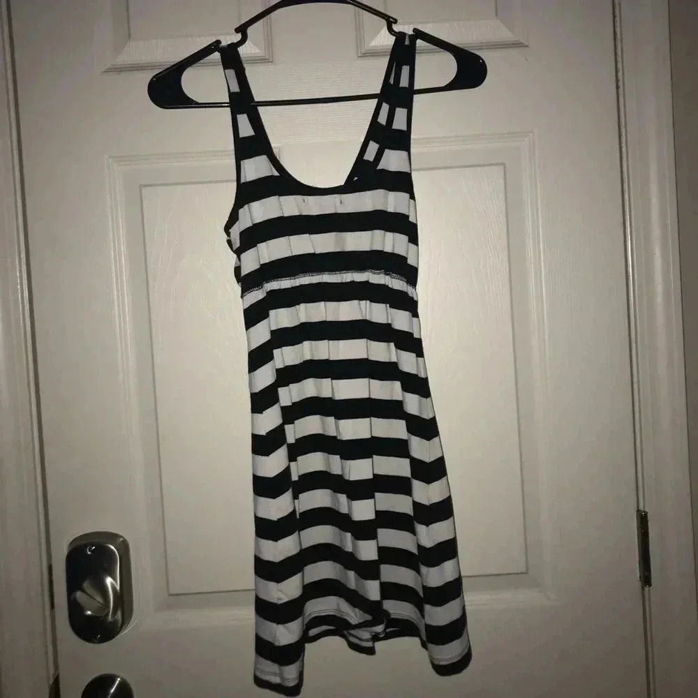🧾 Striped Dress - Picture 4 of 4